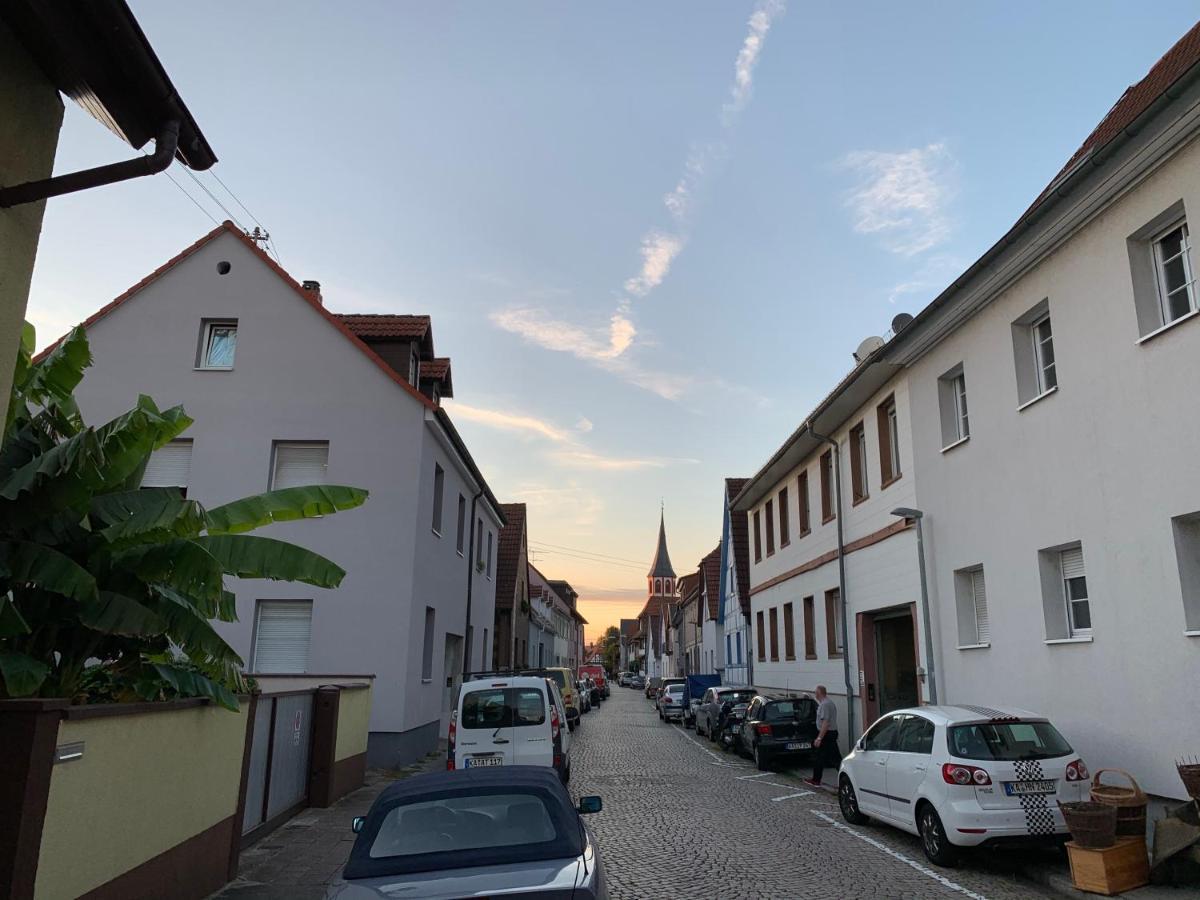 Fachwerkhaus In Ruhiger Altstadt By Rabe - Free Netflix & Eigene Terrasse Karlsruhe Exterior foto